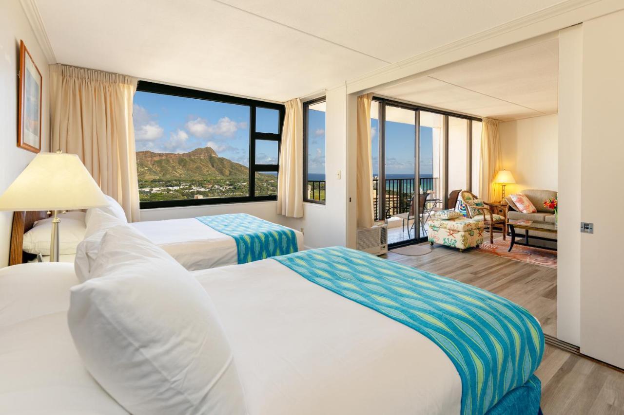 Apartment Ocean View Escape, Steps To & Free Parking! *