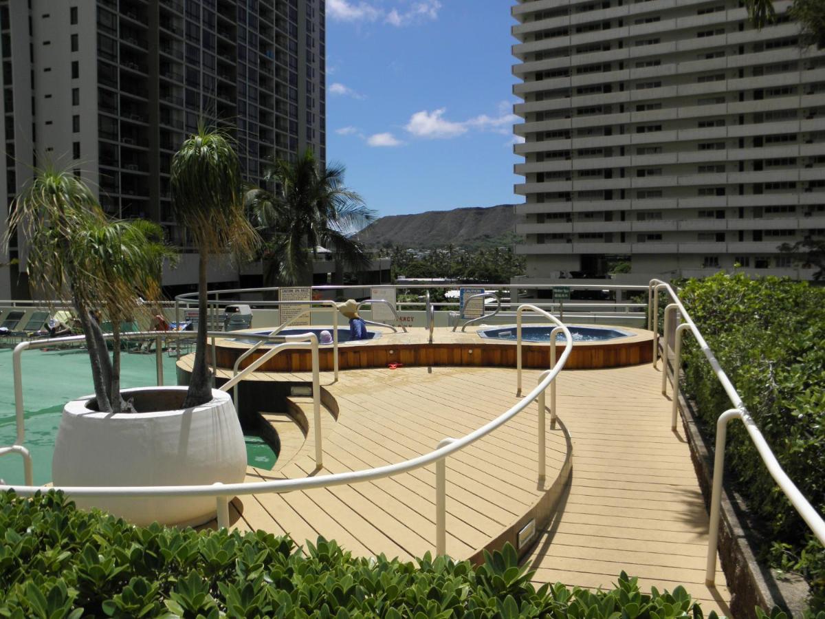 Apartment Ocean View Escape, Steps To & Free Parking!