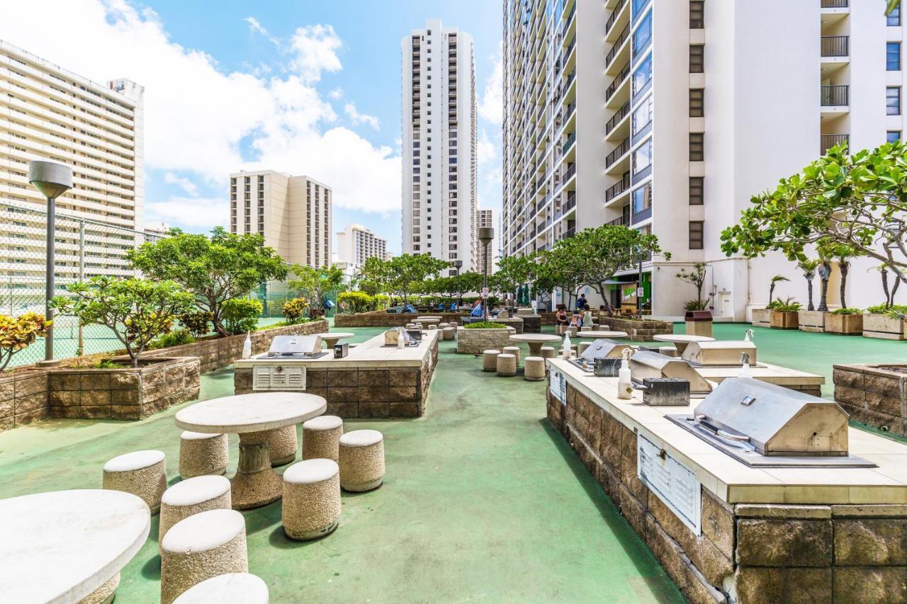 Apartment Ocean View Escape, Steps To & Free Parking! *
