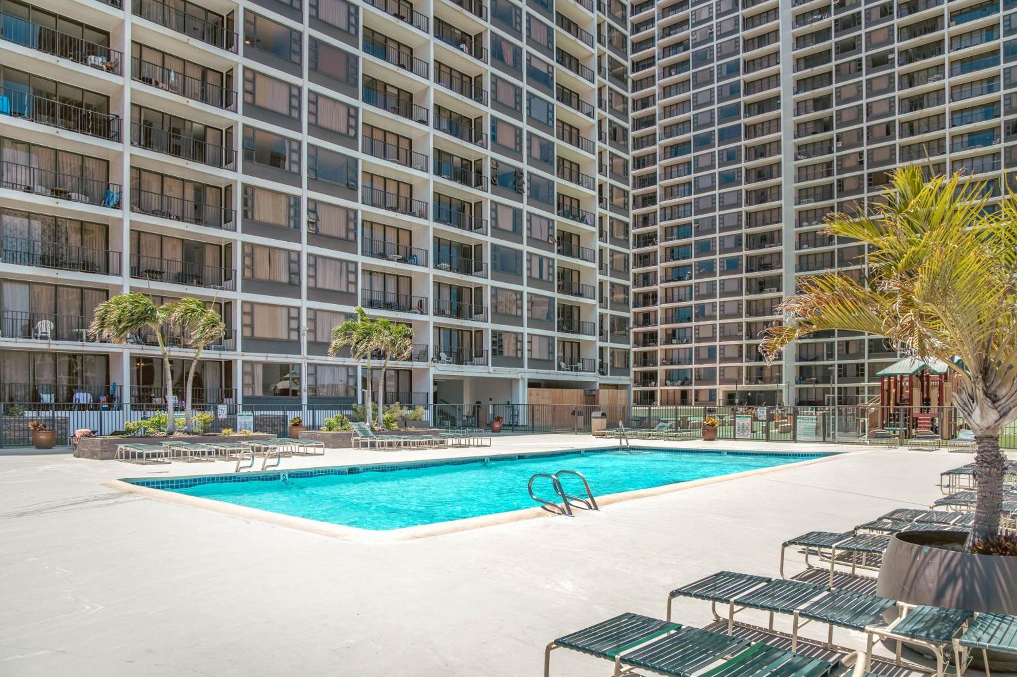 Ocean View Escape, Steps To & Free Parking! * Honolulu
